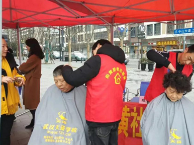 【實戰(zhàn)與公益】天姿最佳志愿者服務單位火遍江城