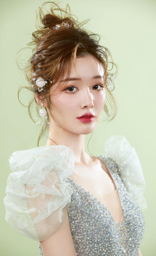 韓系抽絲盤發(fā)禮服造型