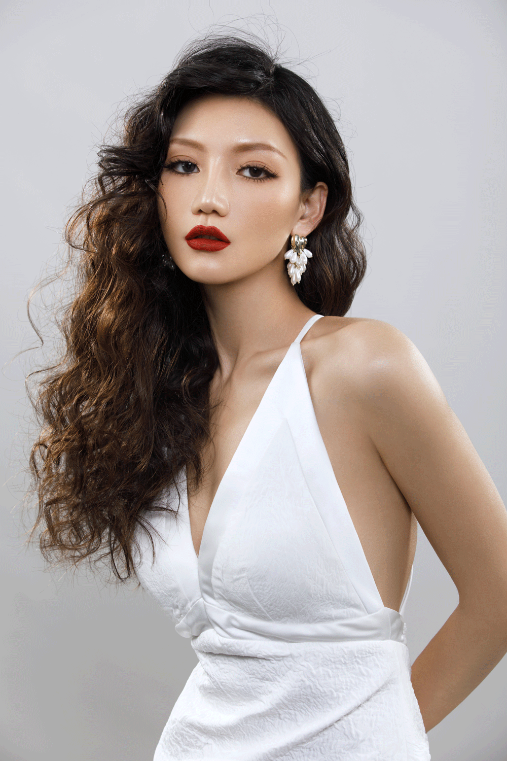 乘風(fēng)破浪的姐姐爆款 港風(fēng)氣質(zhì)復(fù)古羊毛卷