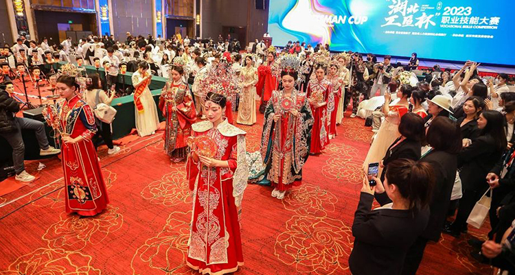 星光璀璨&2023湖北工匠杯技能大賽天姿學(xué)員包攬化妝美甲組冠亞季軍